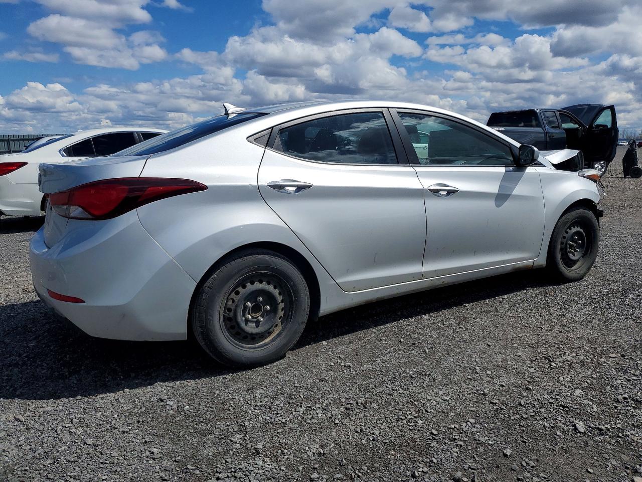 2015 HYUNDAI ELANTRA SE photo 5