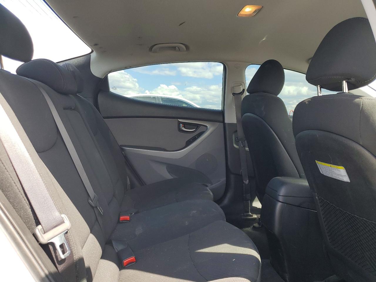 2015 HYUNDAI ELANTRA SE photo 19
