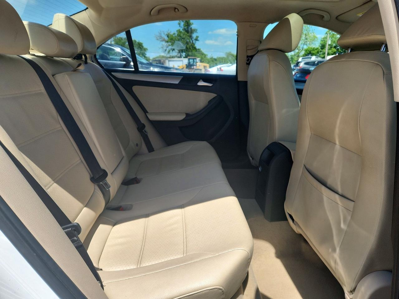 2016 VOLKSWAGEN JETTA SE photo 28