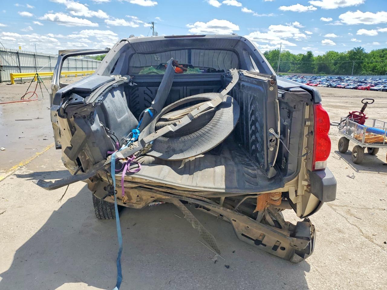 2005 CHEVROLET AVALANCHE K1500 photo 16