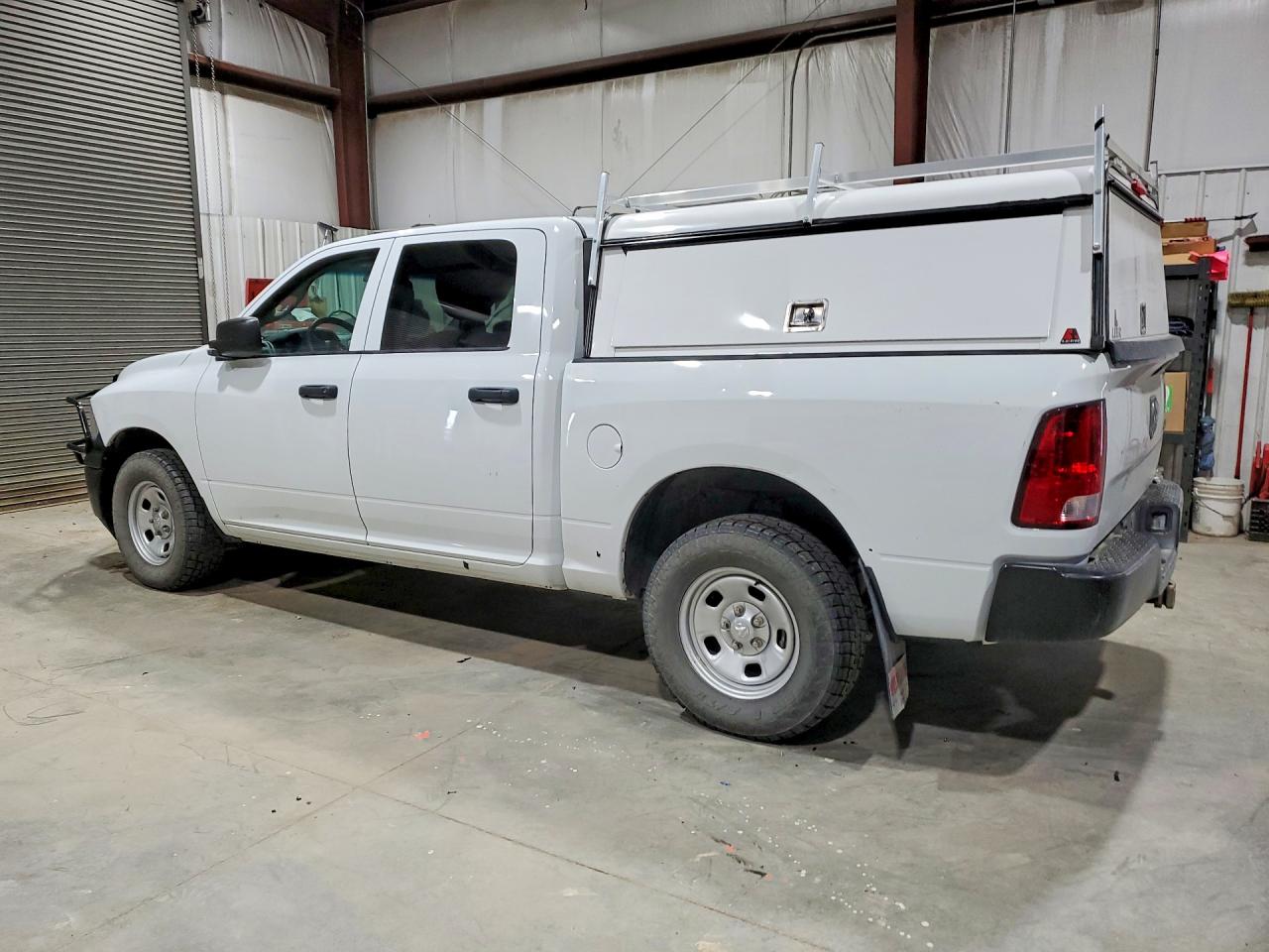 2022 RAM 1500 CLASSIC TRADESMAN photo 3