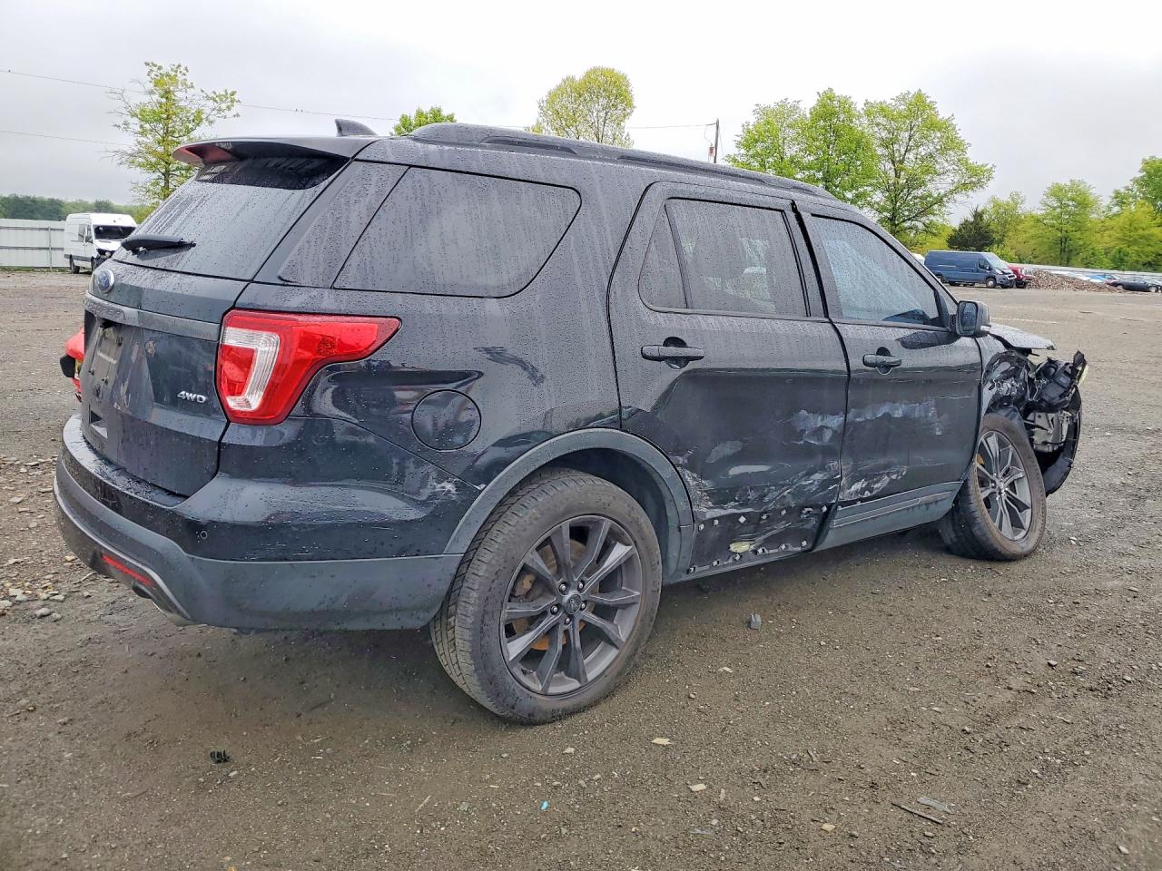 2017 FORD EXPLORER XLT photo 5