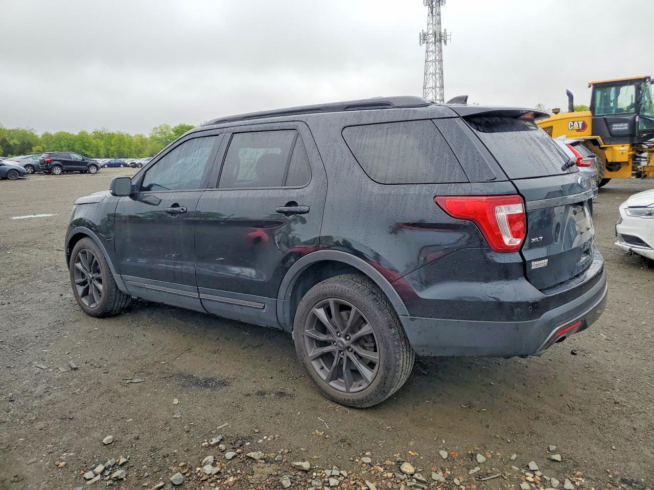 2017 FORD EXPLORER XLT photo 3