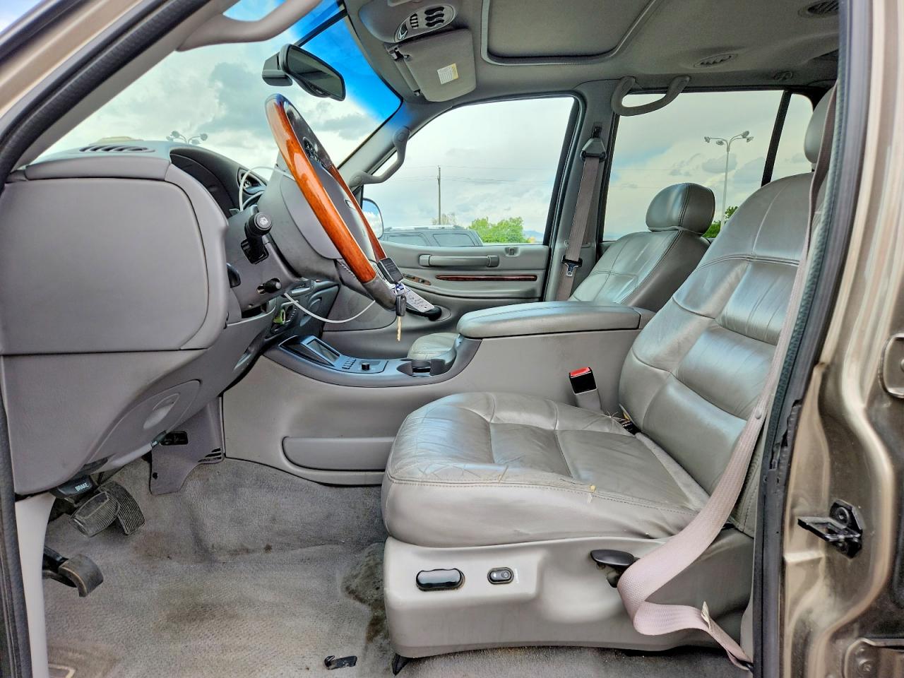 2002 LINCOLN NAVIGATOR photo 13