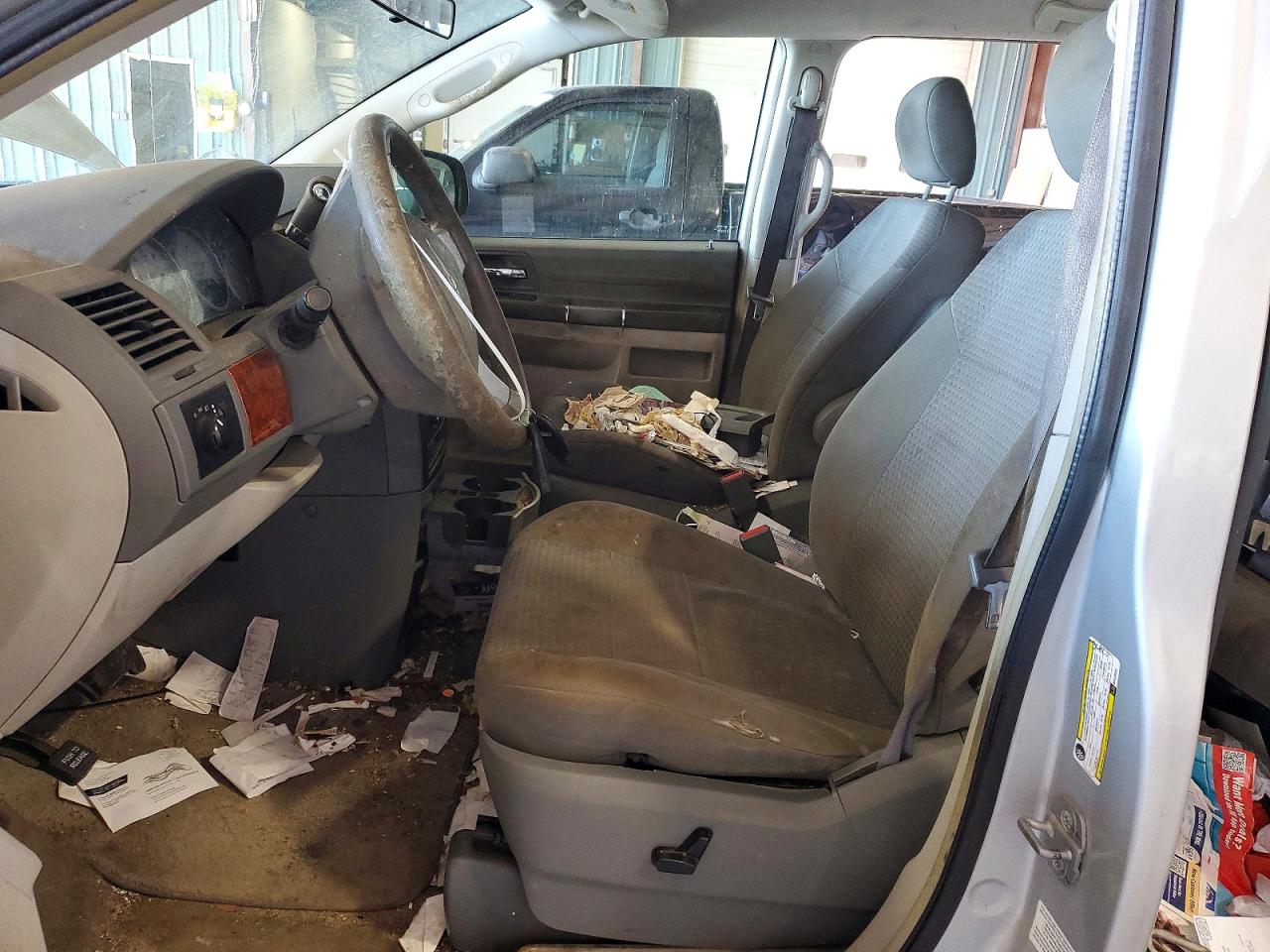 2008 CHRYSLER TOWN & COUNTRY LX photo 13