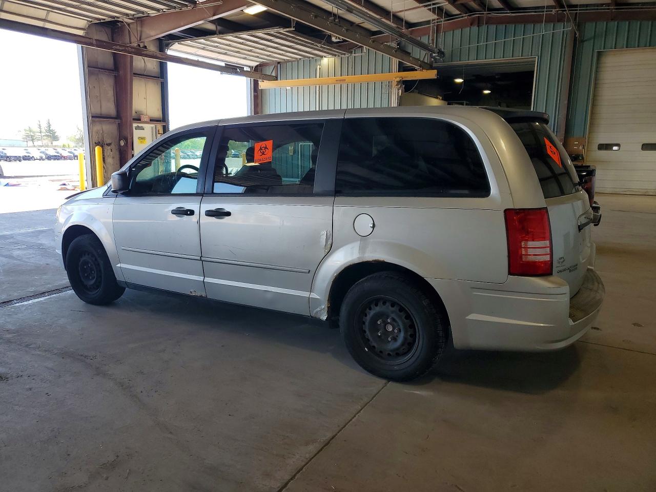 2008 CHRYSLER TOWN & COUNTRY LX photo 3