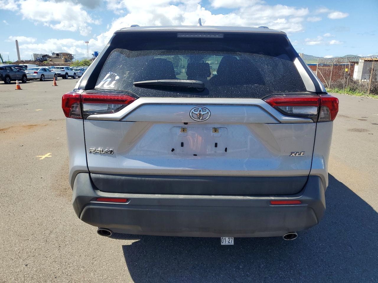 2021 TOYOTA RAV4 XLE photo 11