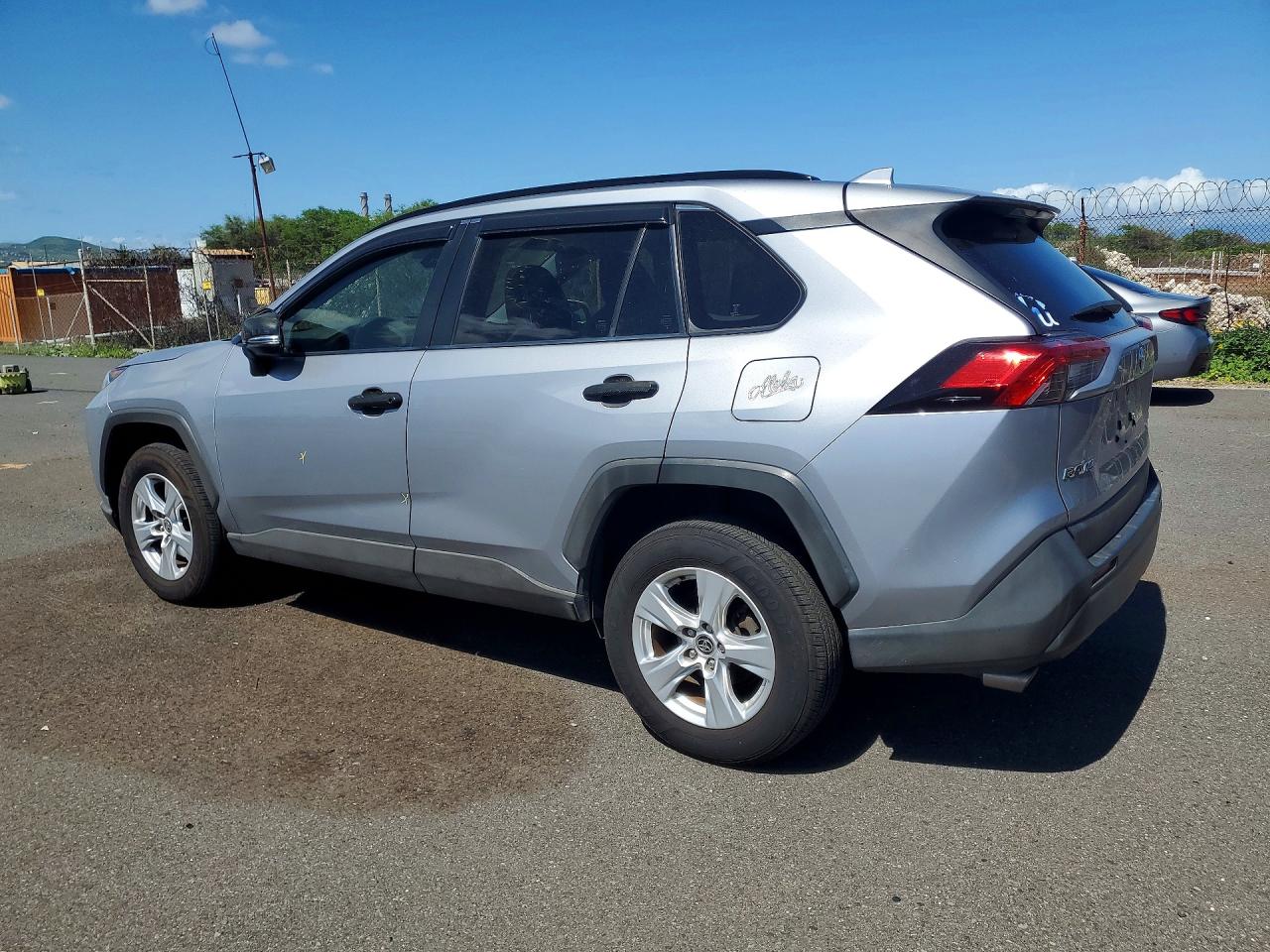 2021 TOYOTA RAV4 XLE photo 3