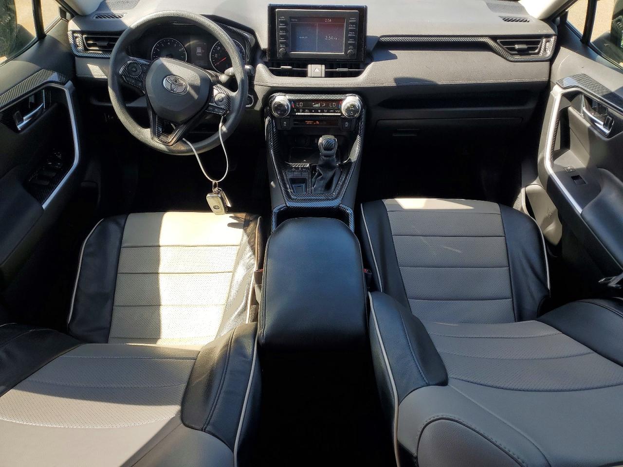 2021 TOYOTA RAV4 XLE photo 15