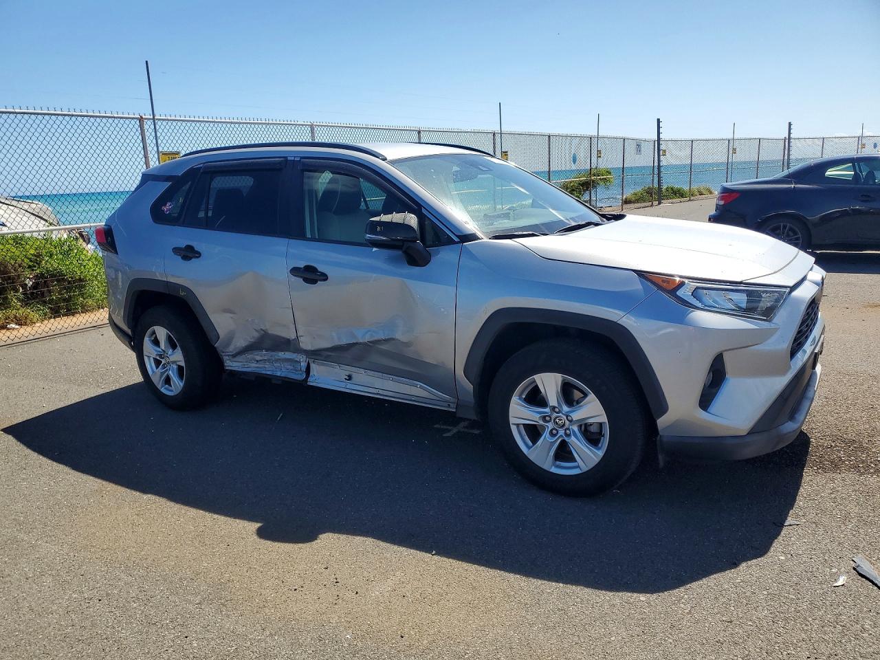 2021 TOYOTA RAV4 XLE photo 7