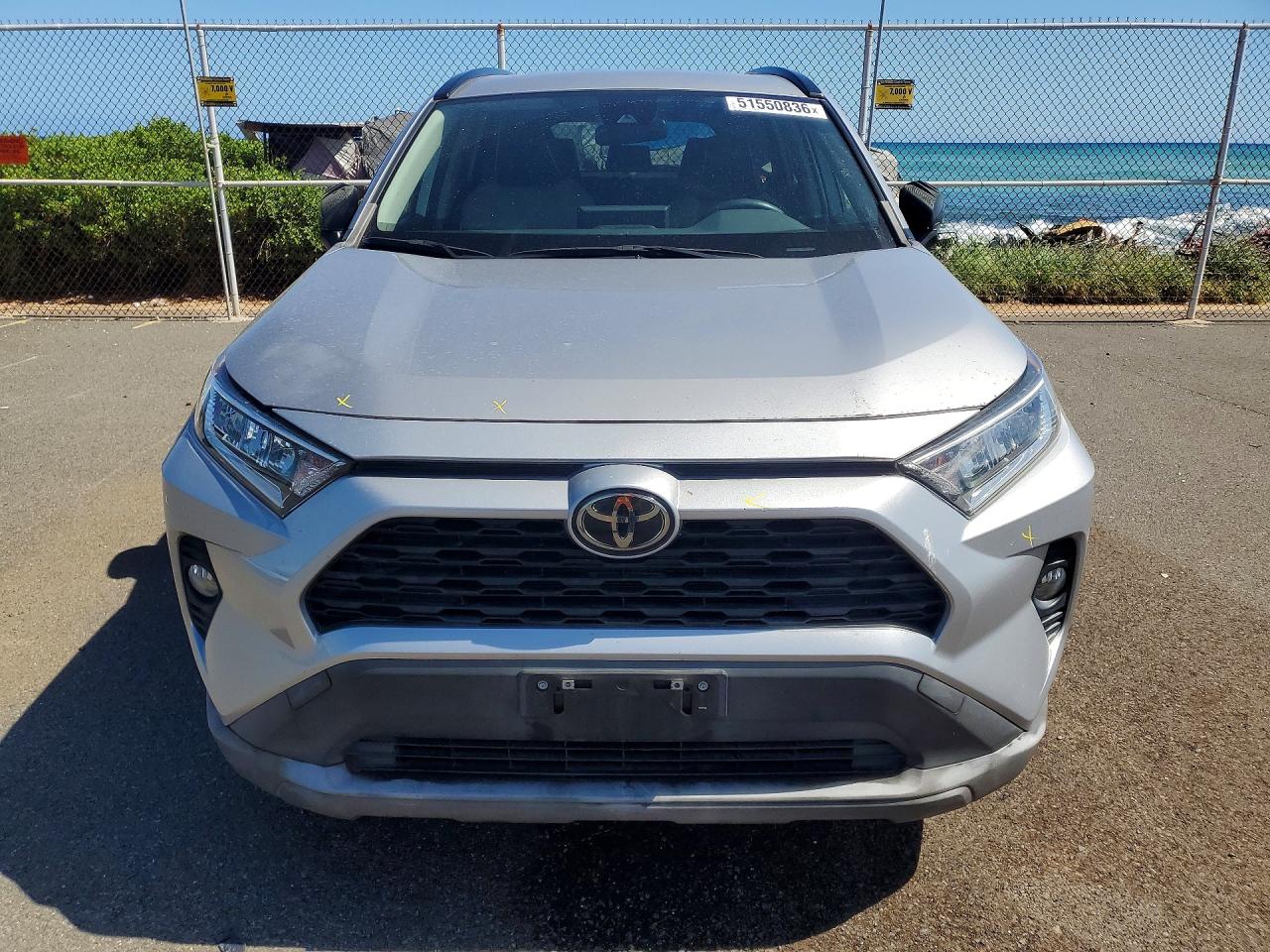 2021 TOYOTA RAV4 XLE photo 9