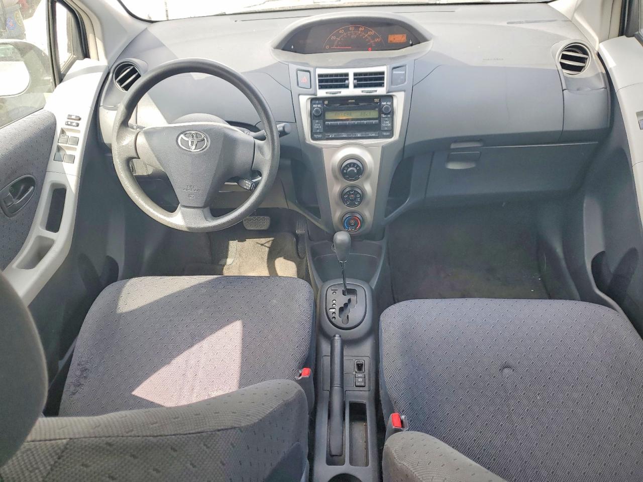 2009 TOYOTA YARIS BASE photo 15