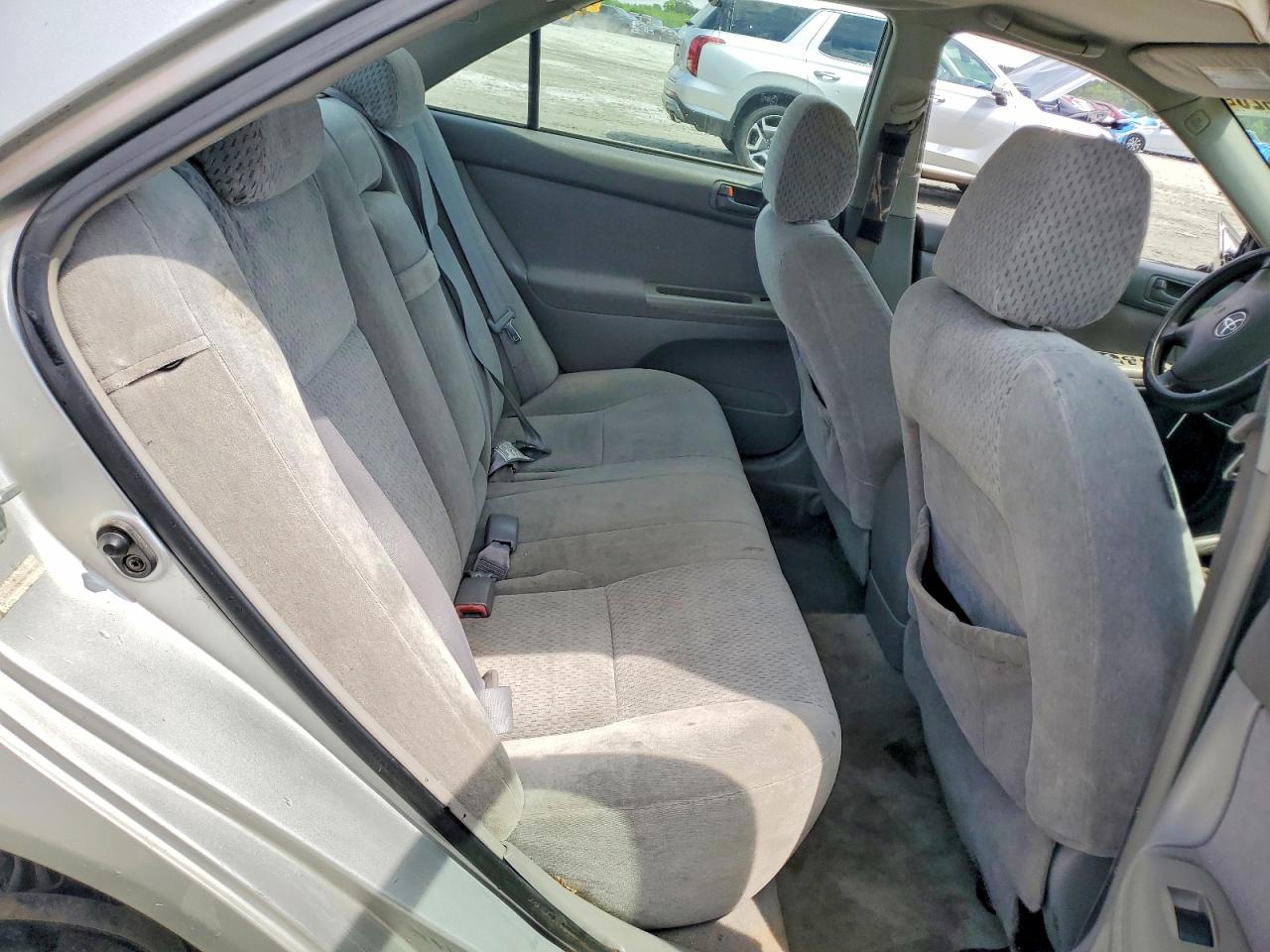 2004 TOYOTA CAMRY LE photo 19