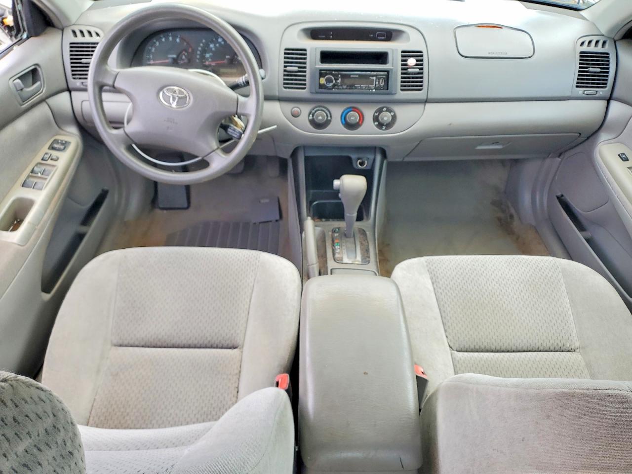 2004 TOYOTA CAMRY LE photo 15