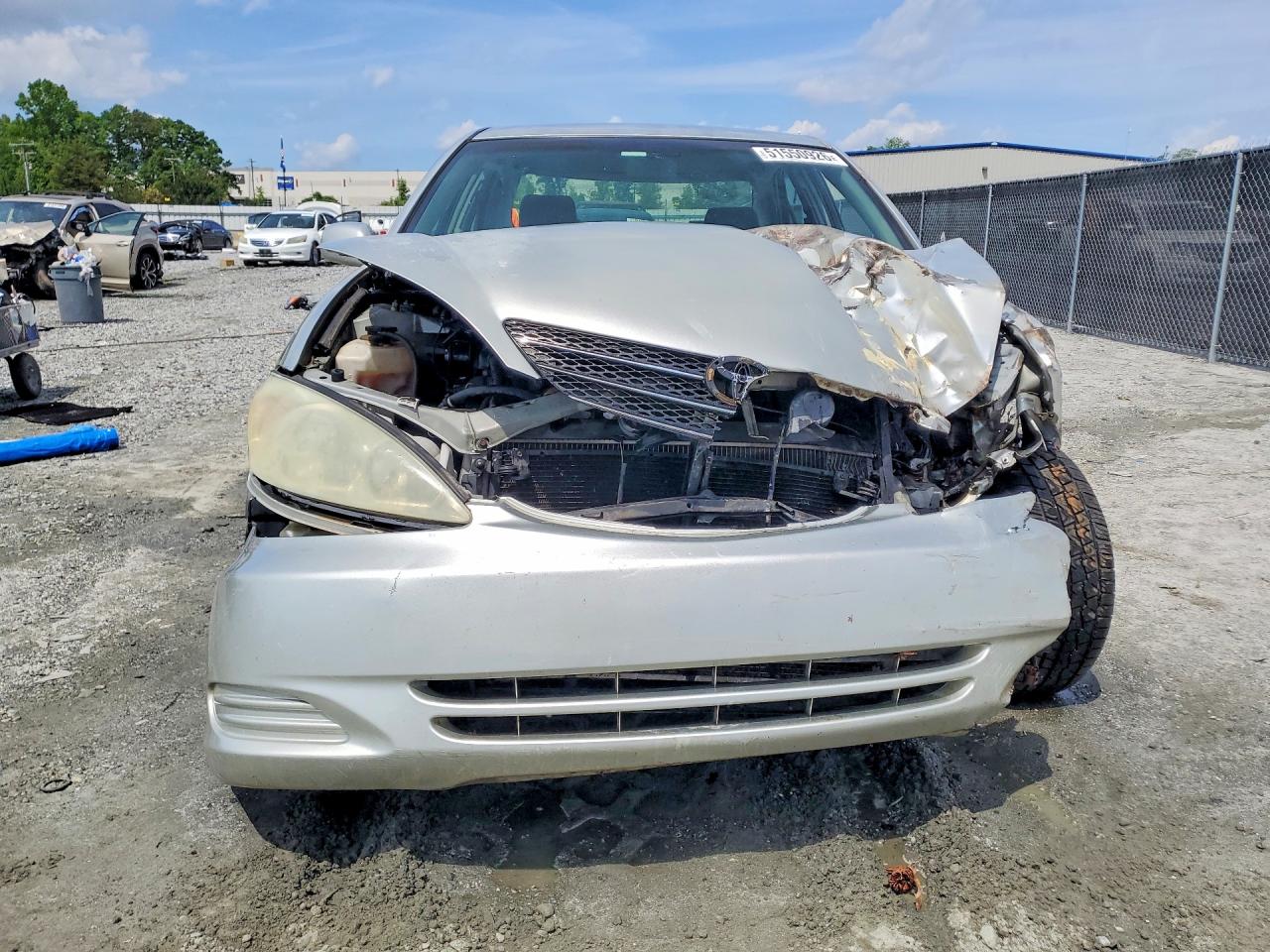 2004 TOYOTA CAMRY LE photo 9
