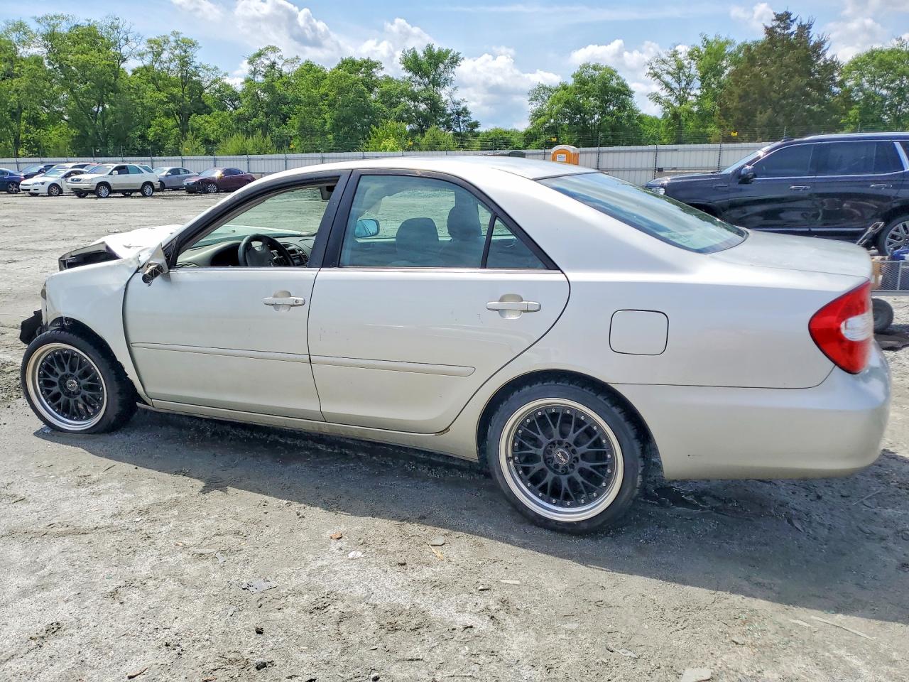 2004 TOYOTA CAMRY LE photo 3