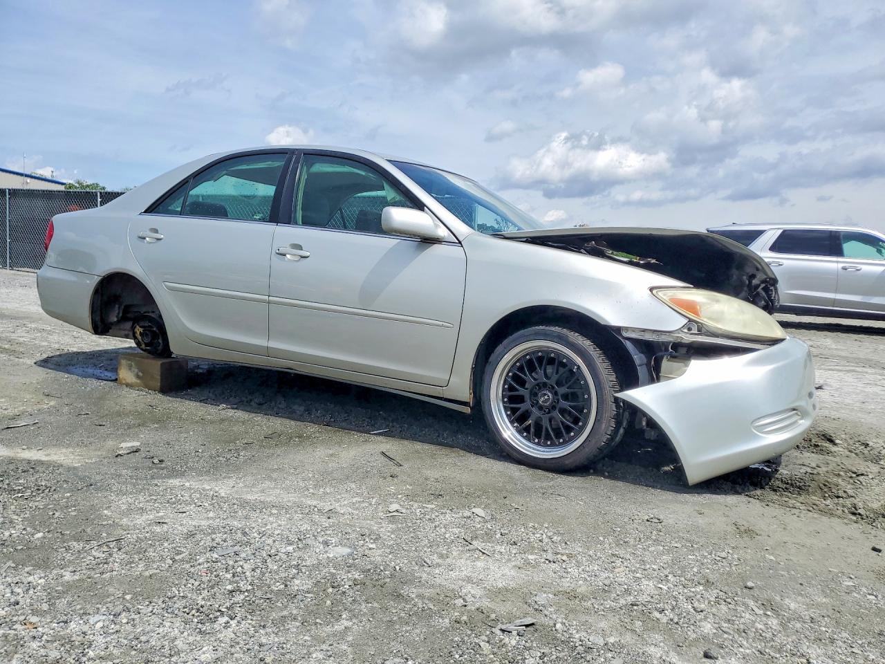 2004 TOYOTA CAMRY LE photo 7