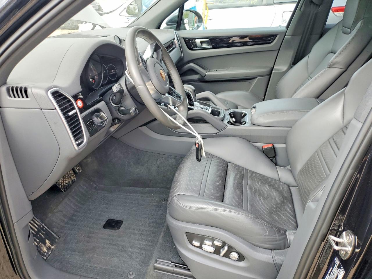 2019 PORSCHE CAYENNE photo 13