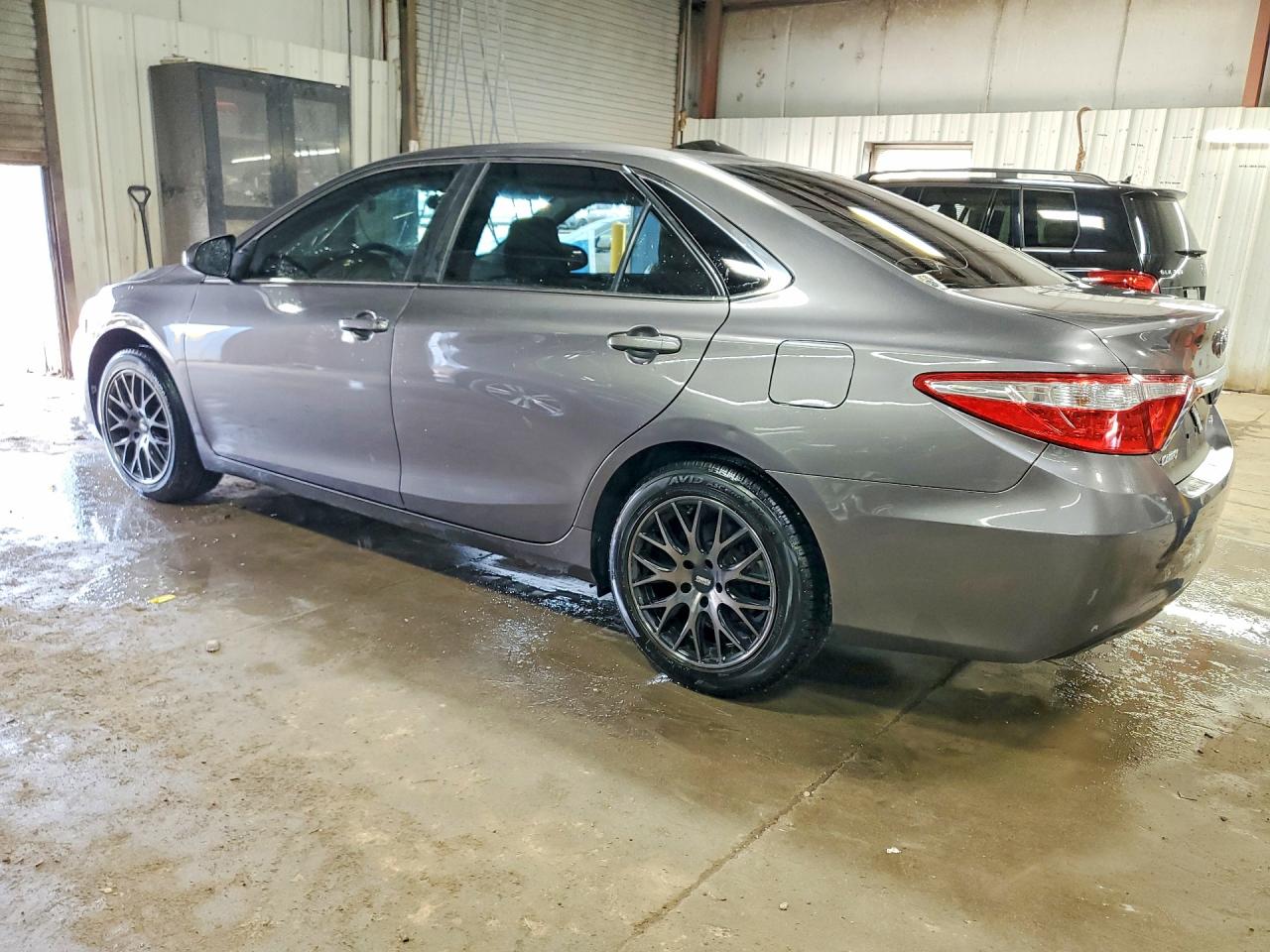2016 TOYOTA CAMRY LE photo 3