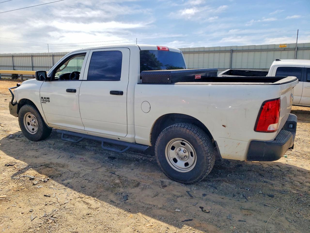 2019 RAM 1500 CLASSIC TRADESMAN photo 2