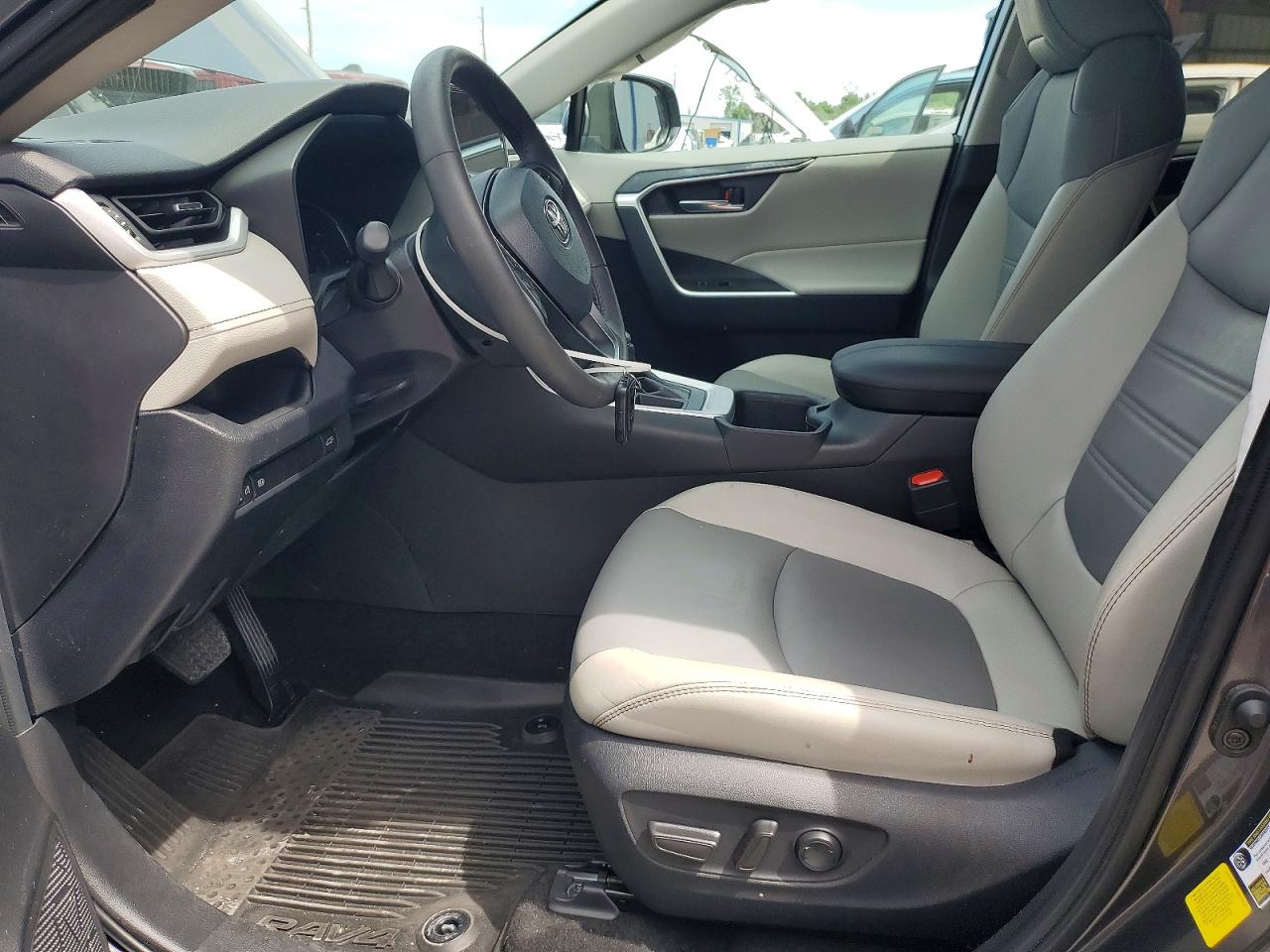 2024 TOYOTA RAV4 XLE PREMIUM photo 13