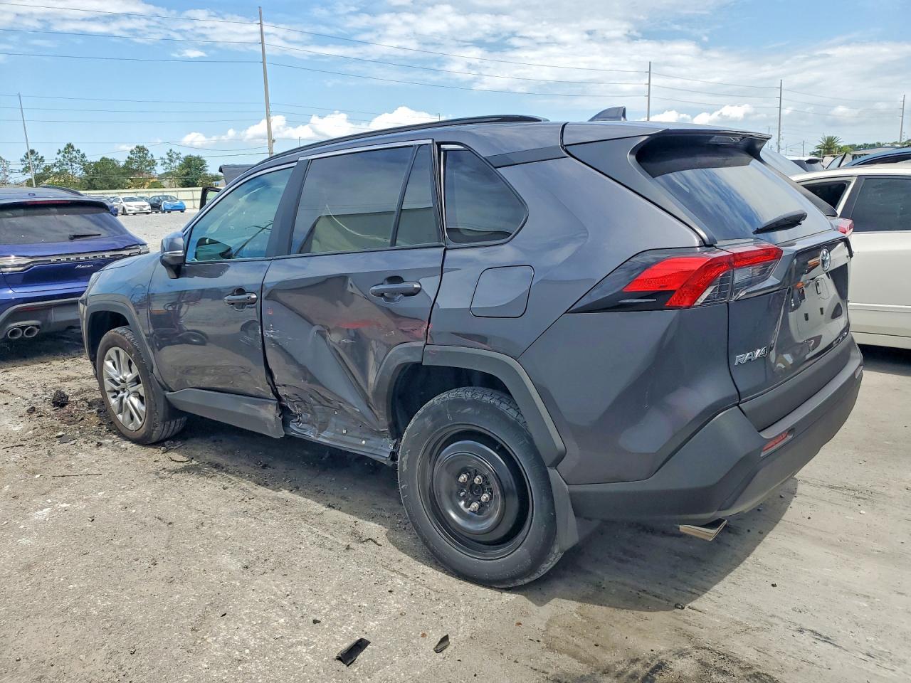 2024 TOYOTA RAV4 XLE PREMIUM photo 3