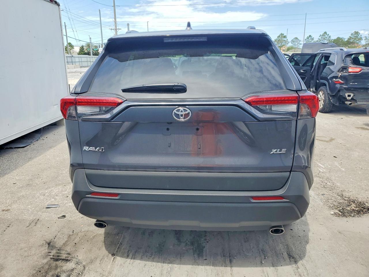 2024 TOYOTA RAV4 XLE PREMIUM photo 11