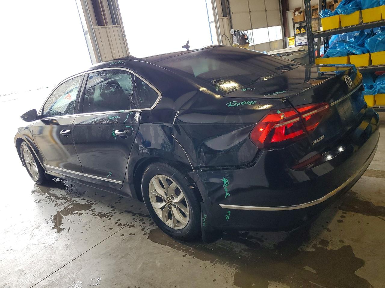 2017 VOLKSWAGEN PASSAT S photo 3