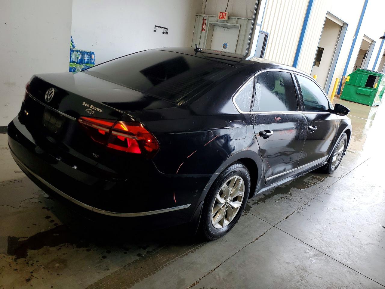 2017 VOLKSWAGEN PASSAT S photo 5
