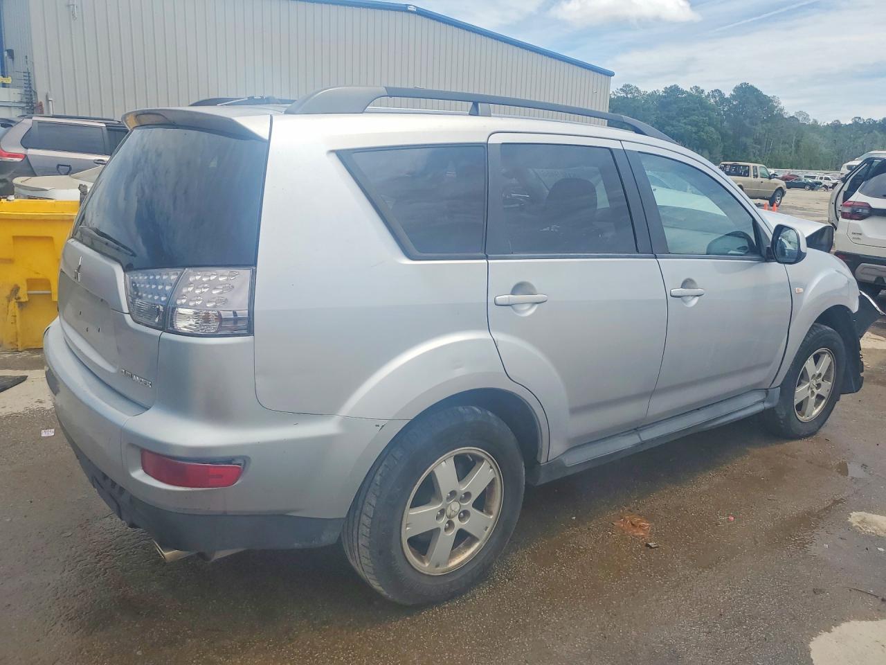 2010 MITSUBISHI OUTLANDER ES photo 5