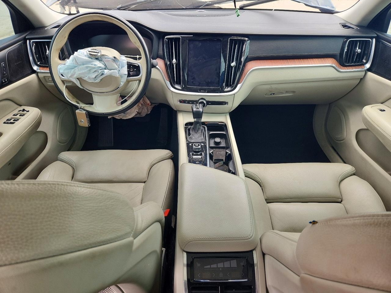 2019 VOLVO S60 T6 INSCRIPTION photo 29