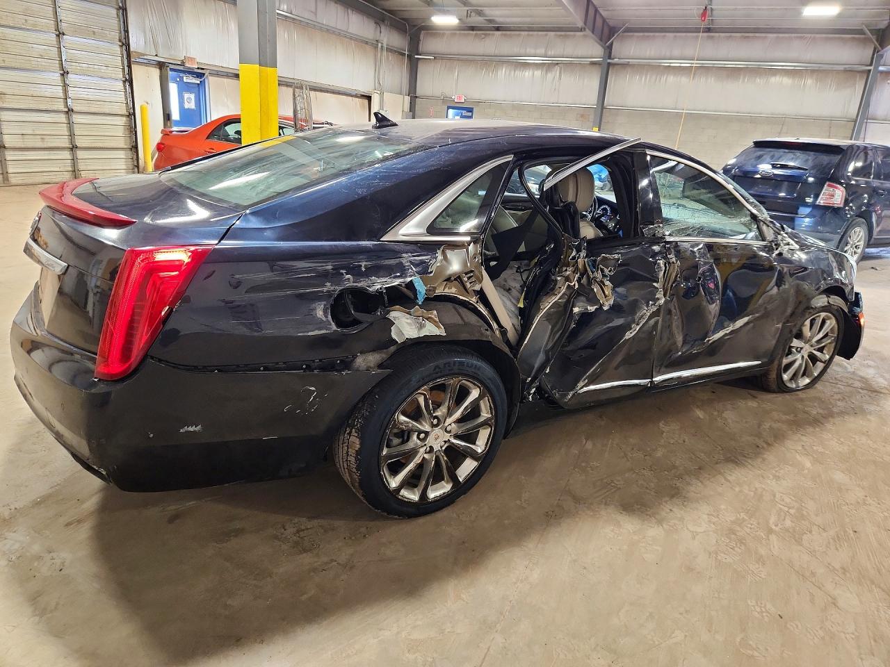 2013 CADILLAC XTS LUXURY COLLECTION photo 3