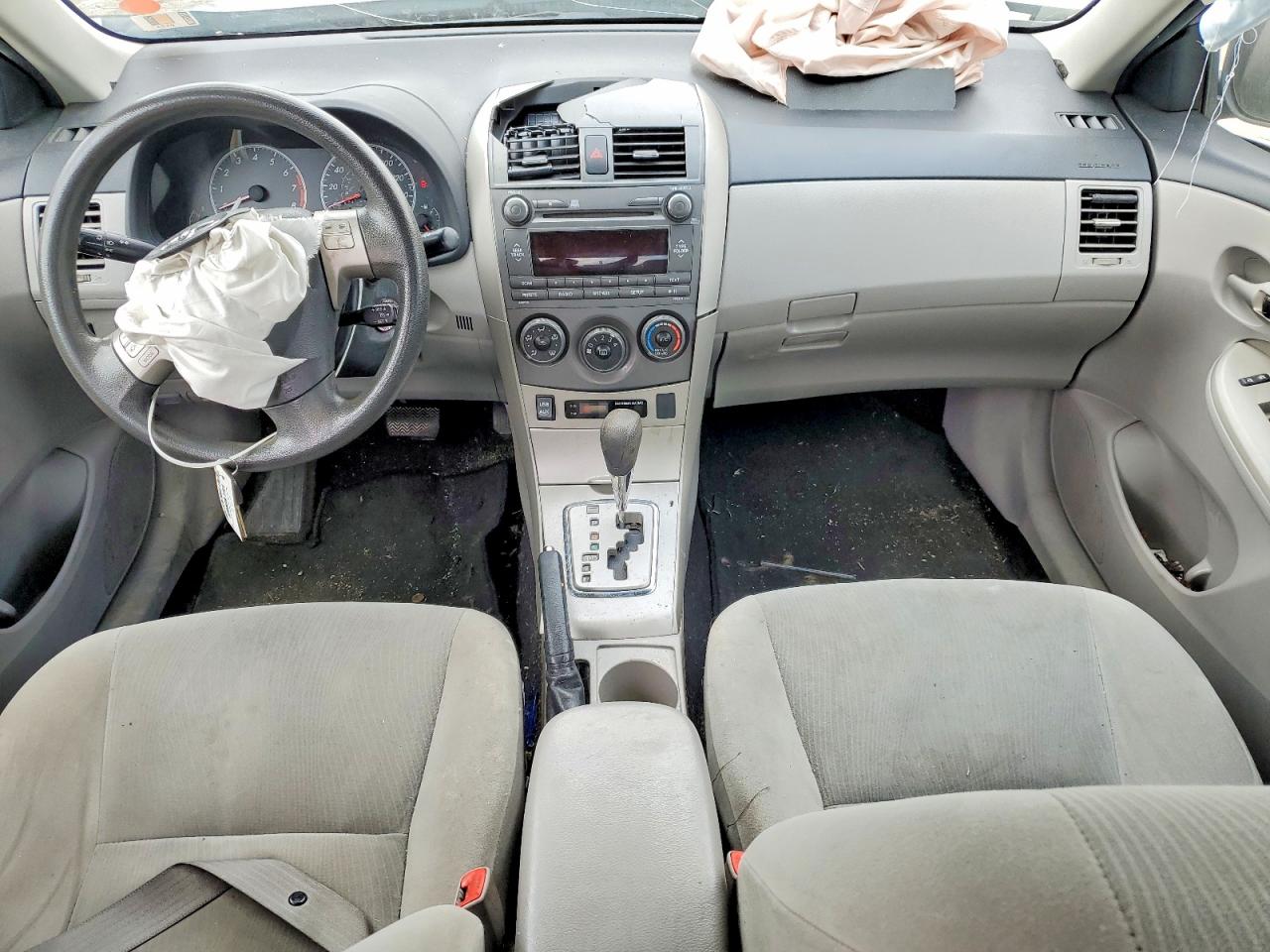2011 TOYOTA COROLLA LE photo 22