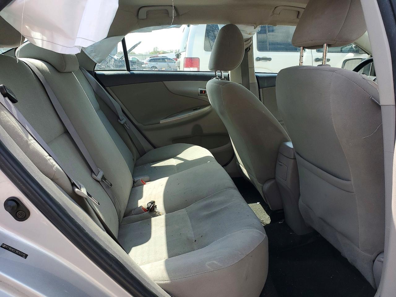 2011 TOYOTA COROLLA LE photo 28