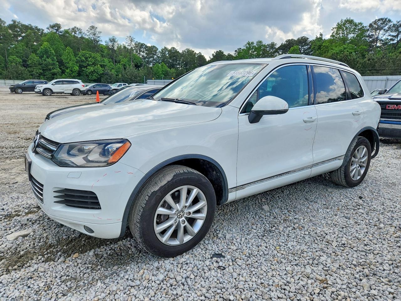 2013 VOLKSWAGEN TOUAREG