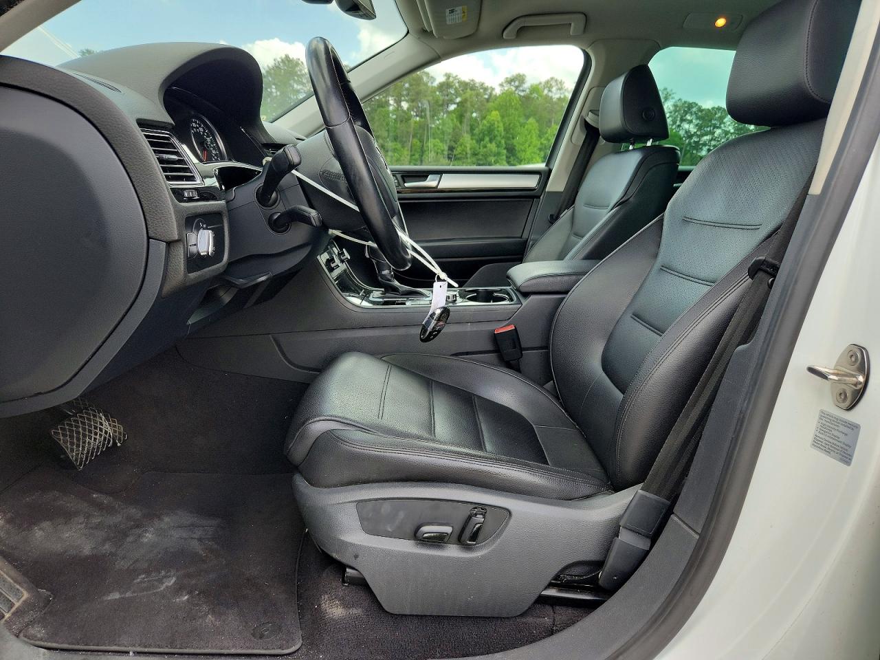 2013 VOLKSWAGEN TOUAREG V6 photo 13