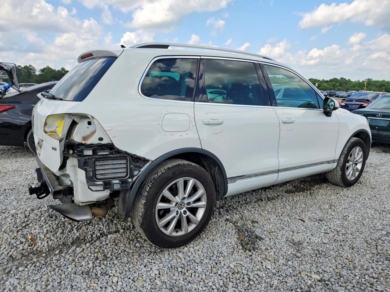 2013 VOLKSWAGEN TOUAREG V6 photo 5