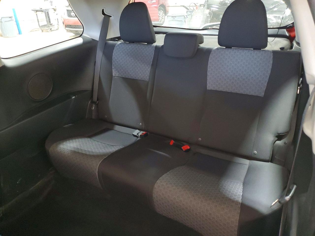 2017 TOYOTA YARIS 3-DOOR L photo 19