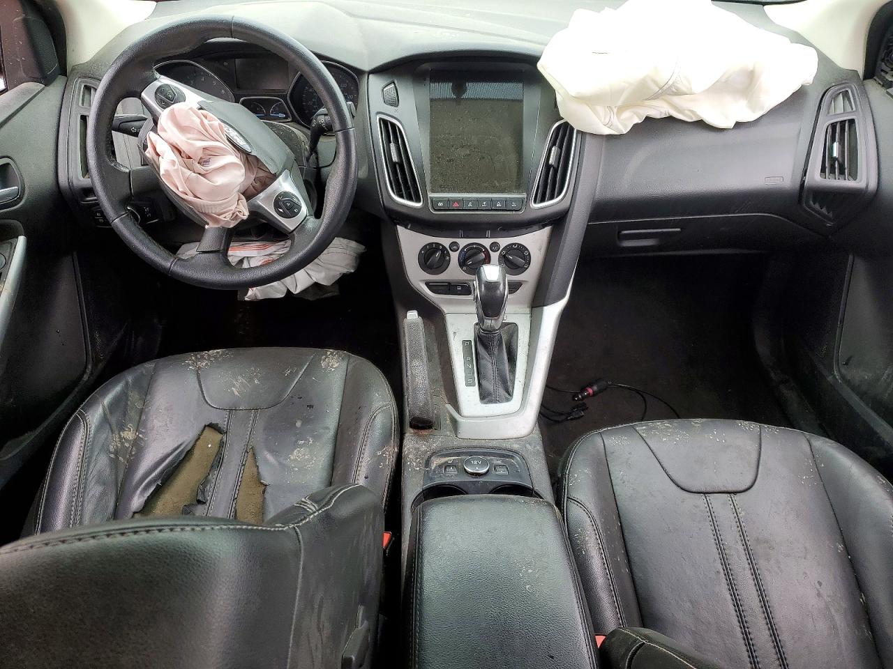 2014 FORD FOCUS SE photo 22