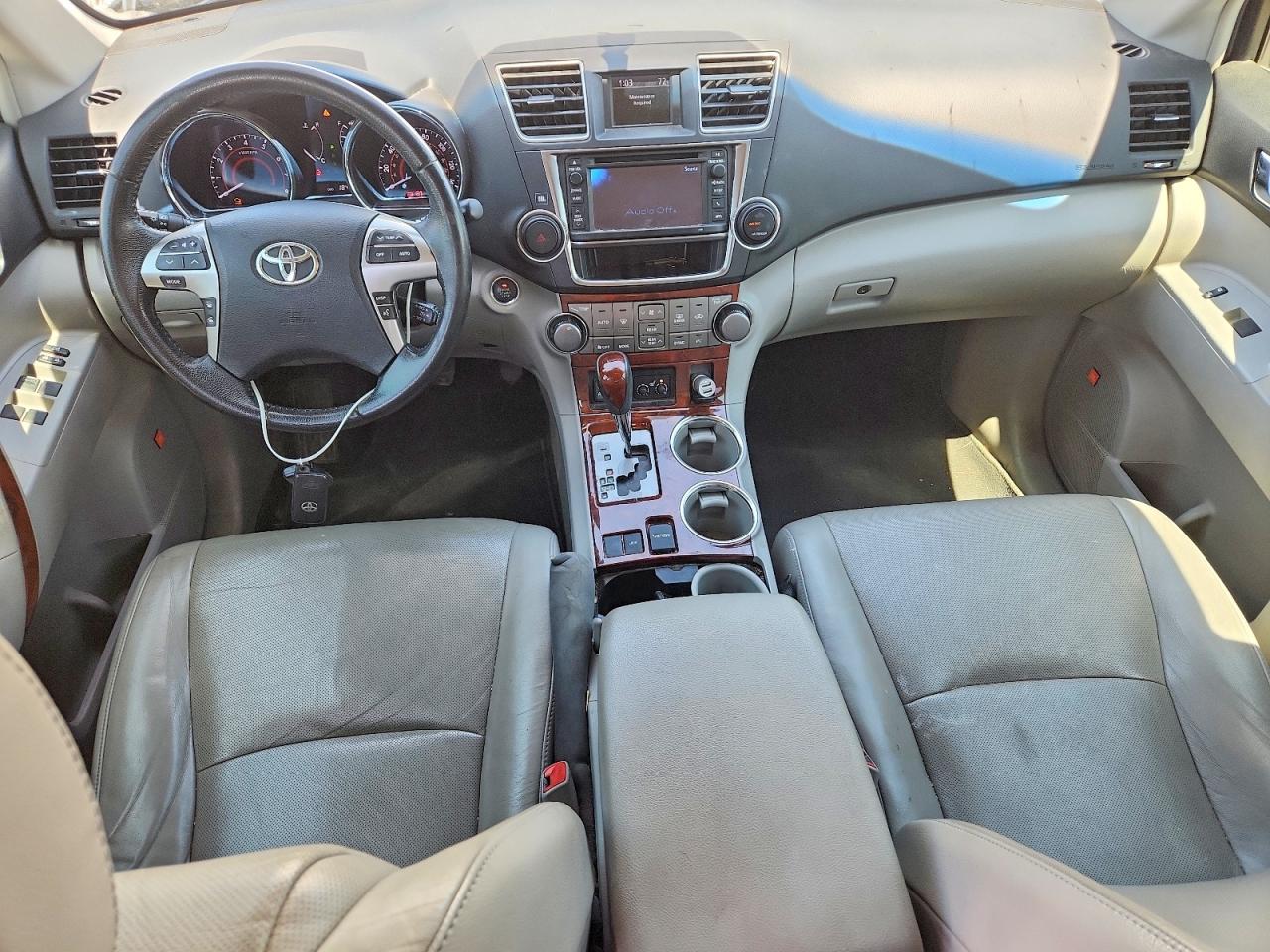 2013 TOYOTA HIGHLANDER LIMITED photo 8
