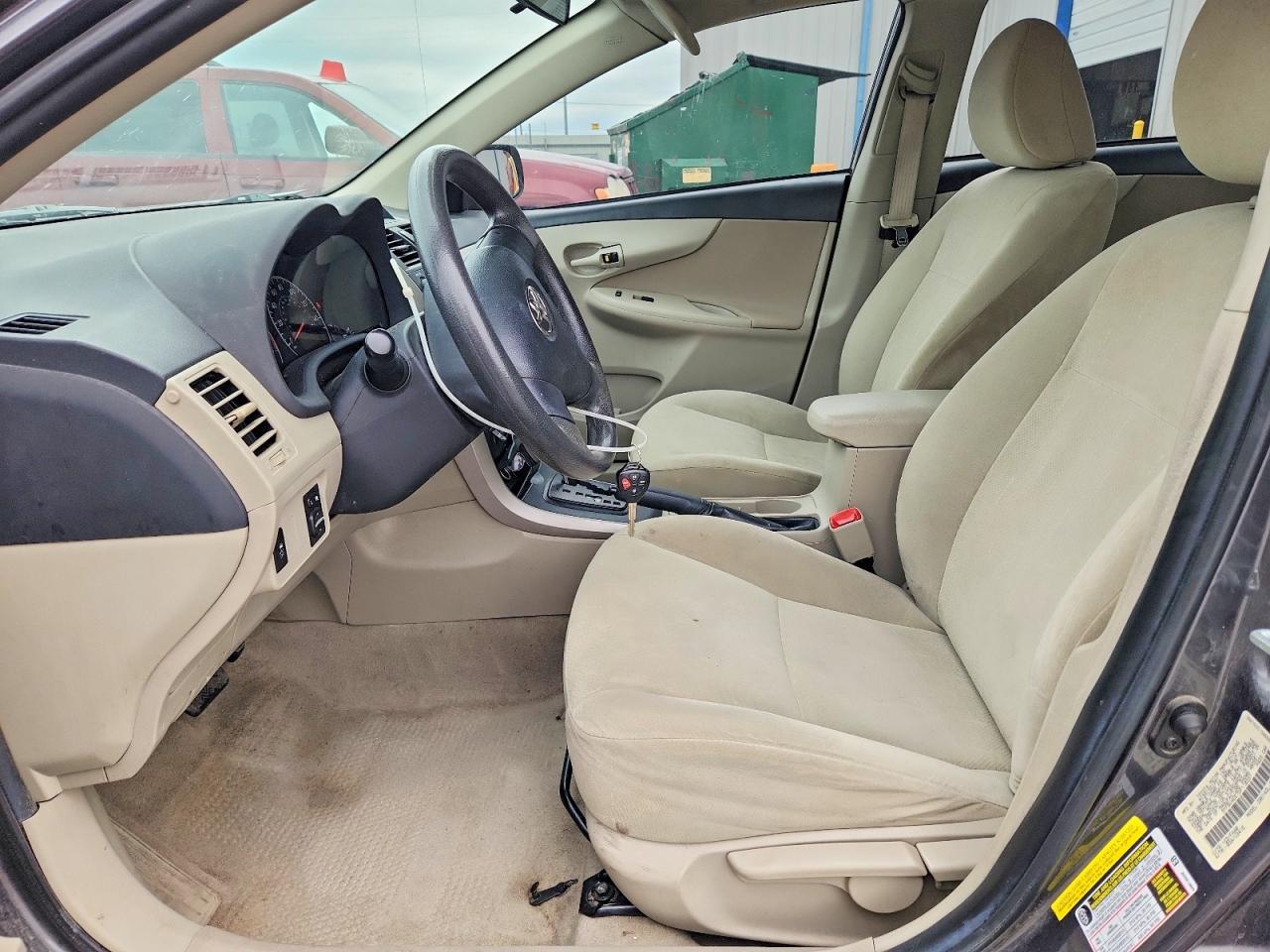 2013 TOYOTA COROLLA L photo 13