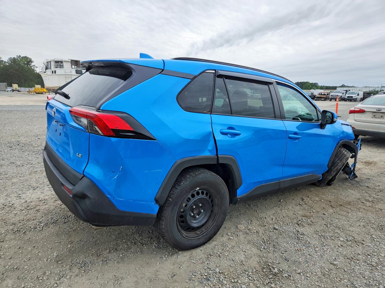 2021 TOYOTA RAV4 LE photo 5