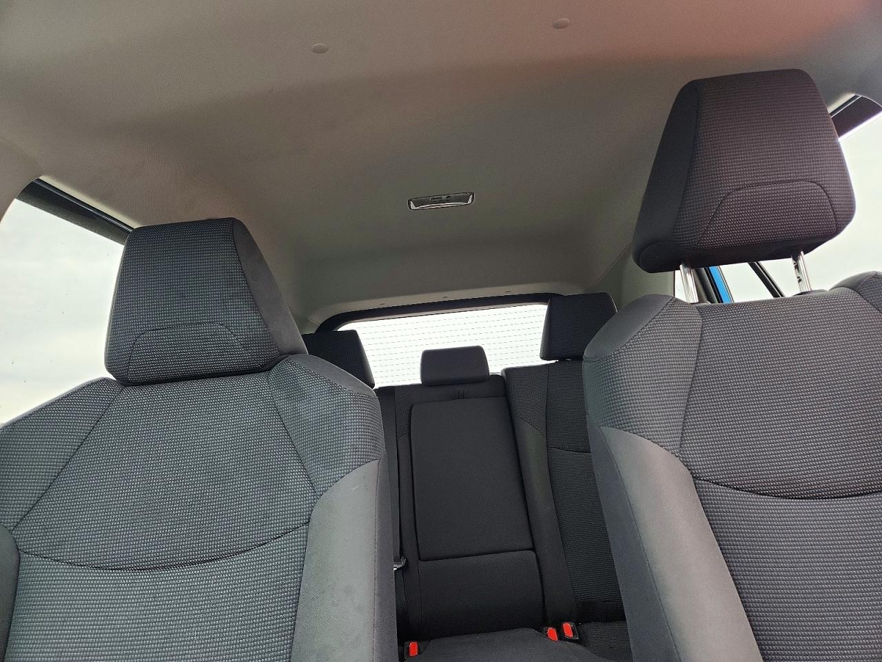 2021 TOYOTA RAV4 LE photo 19