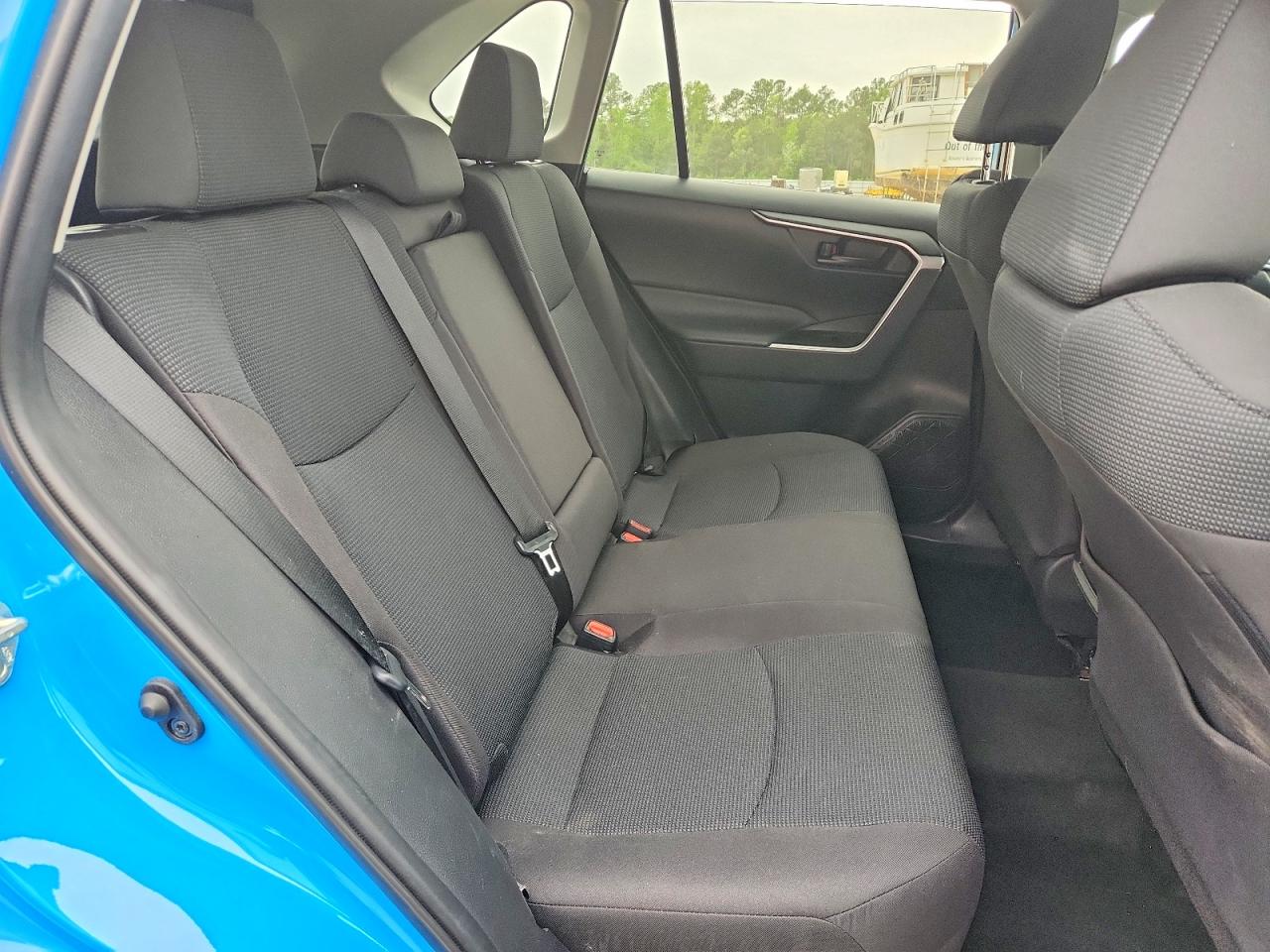 2021 TOYOTA RAV4 LE photo 21