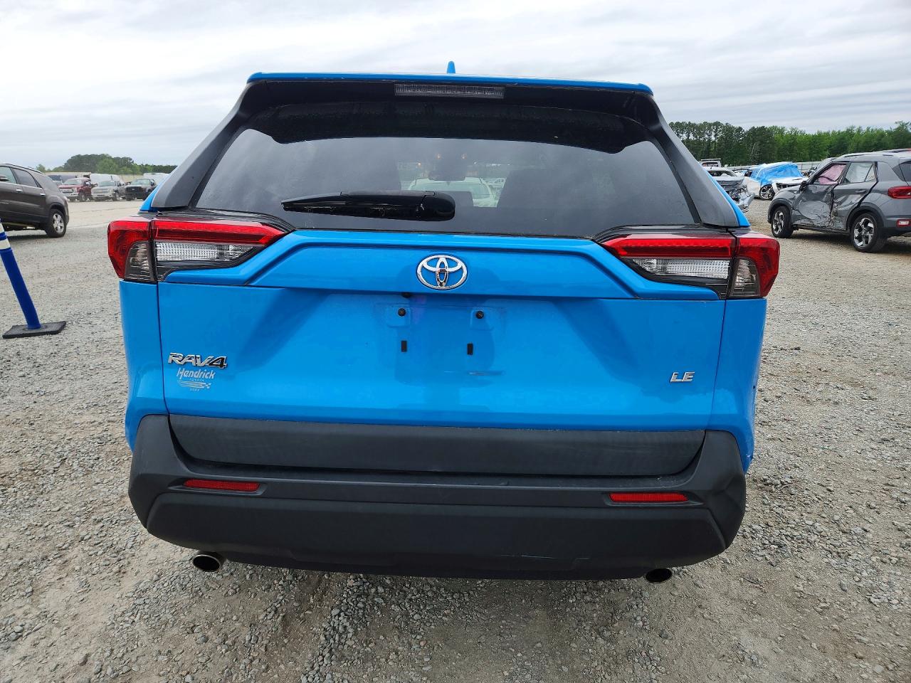 2021 TOYOTA RAV4 LE photo 11