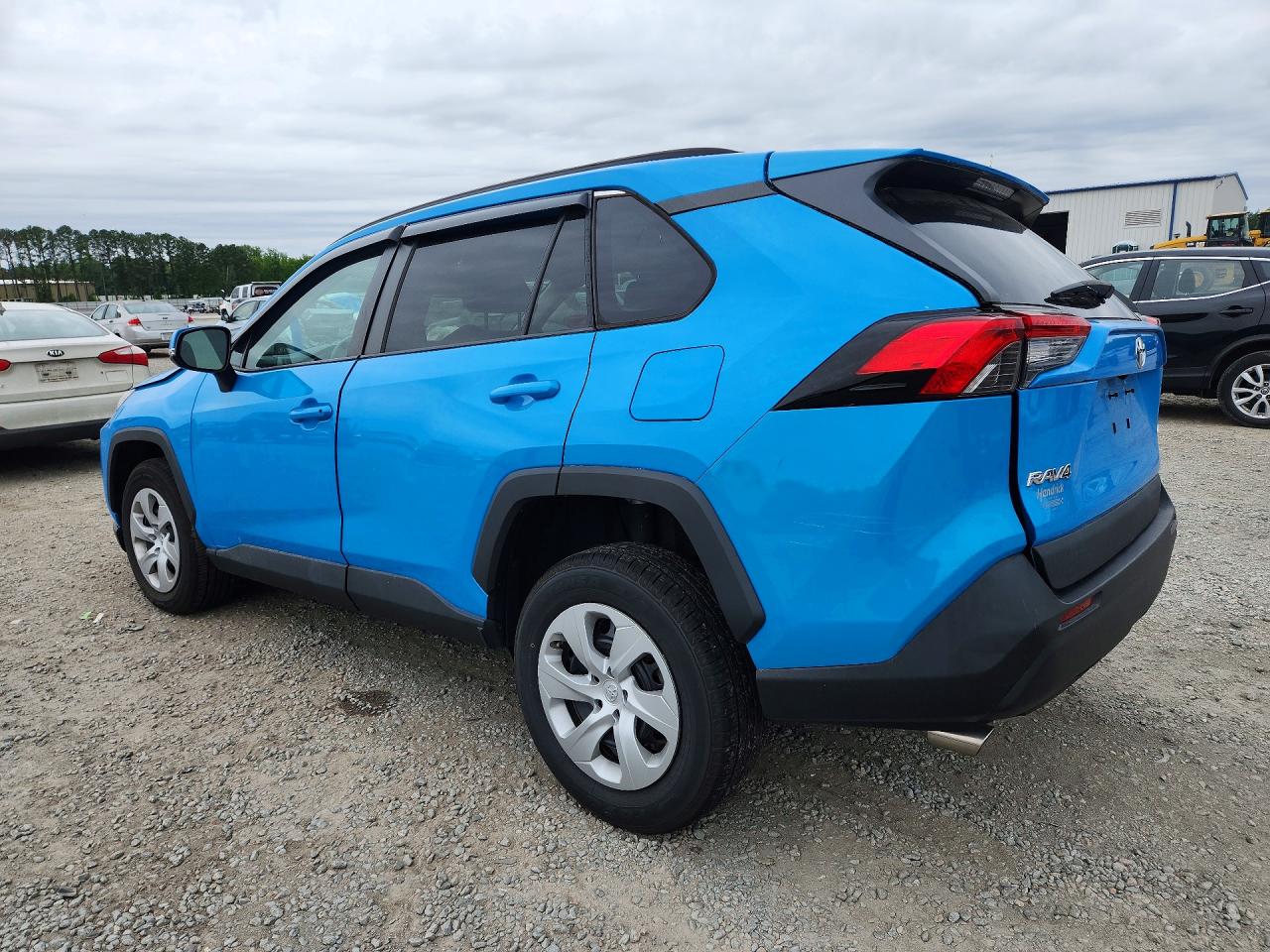 2021 TOYOTA RAV4 LE photo 3