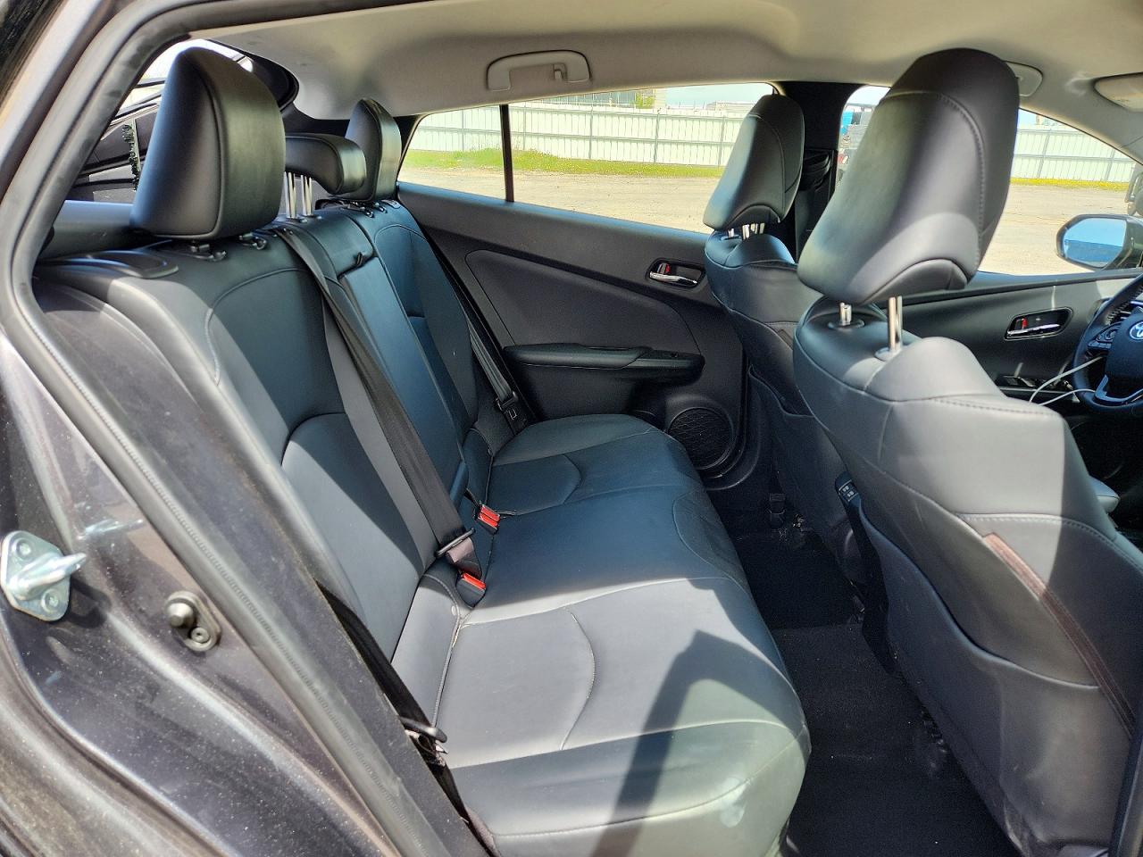 2019 TOYOTA PRIUS XLE photo 19
