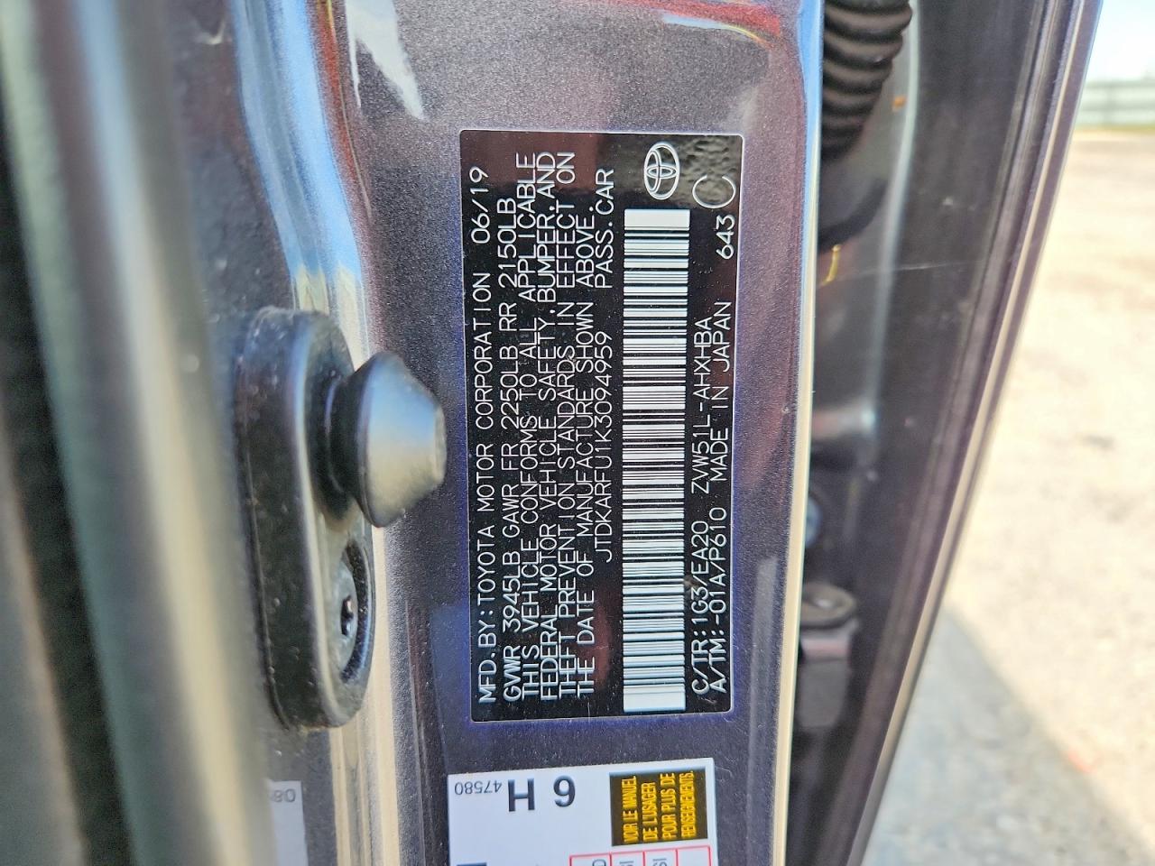 2019 TOYOTA PRIUS XLE photo 23