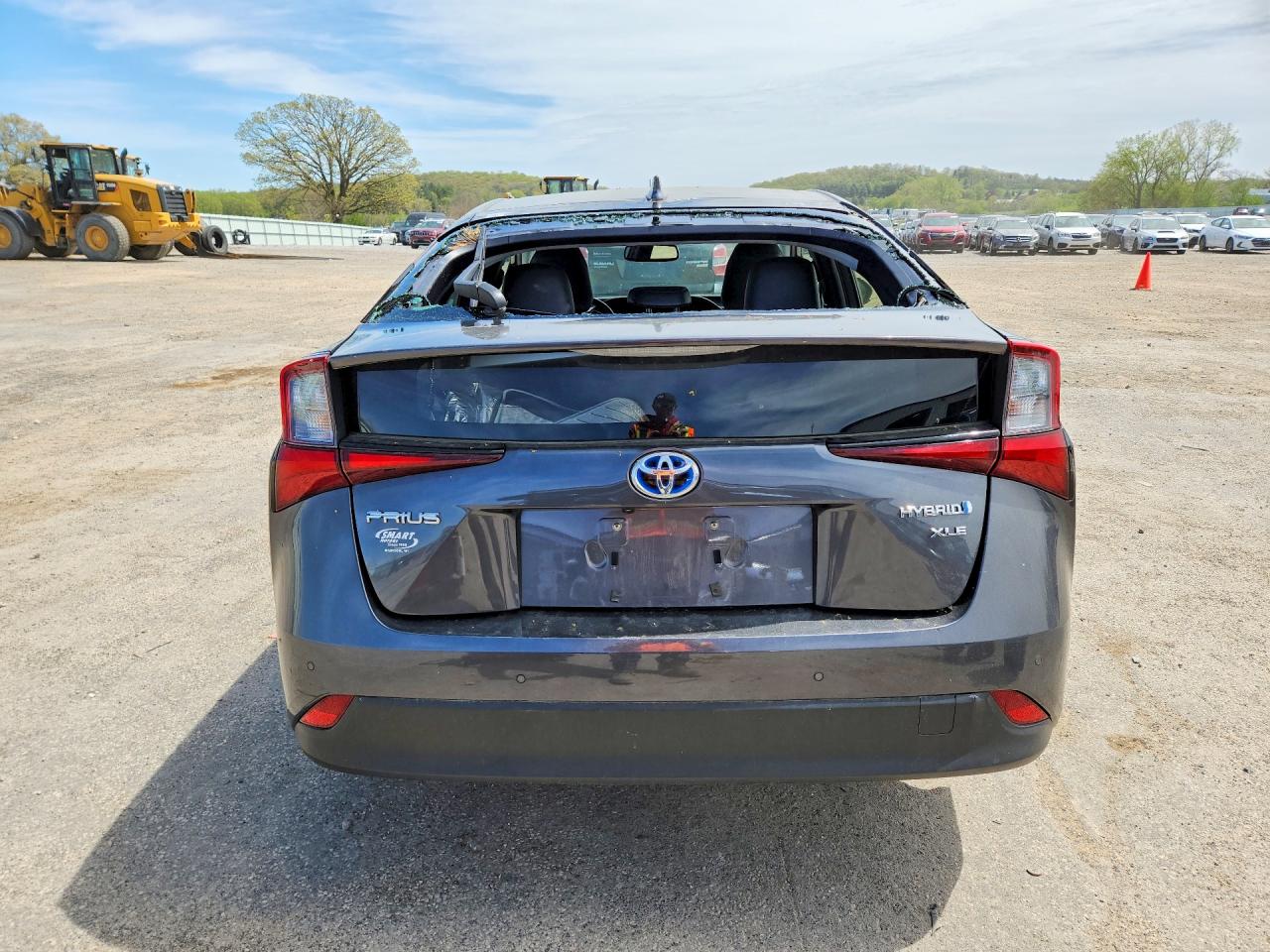 2019 TOYOTA PRIUS XLE photo 11