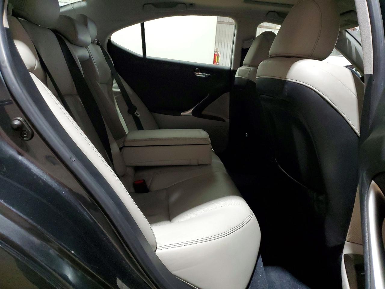 2010 LEXUS IS 250 photo 19